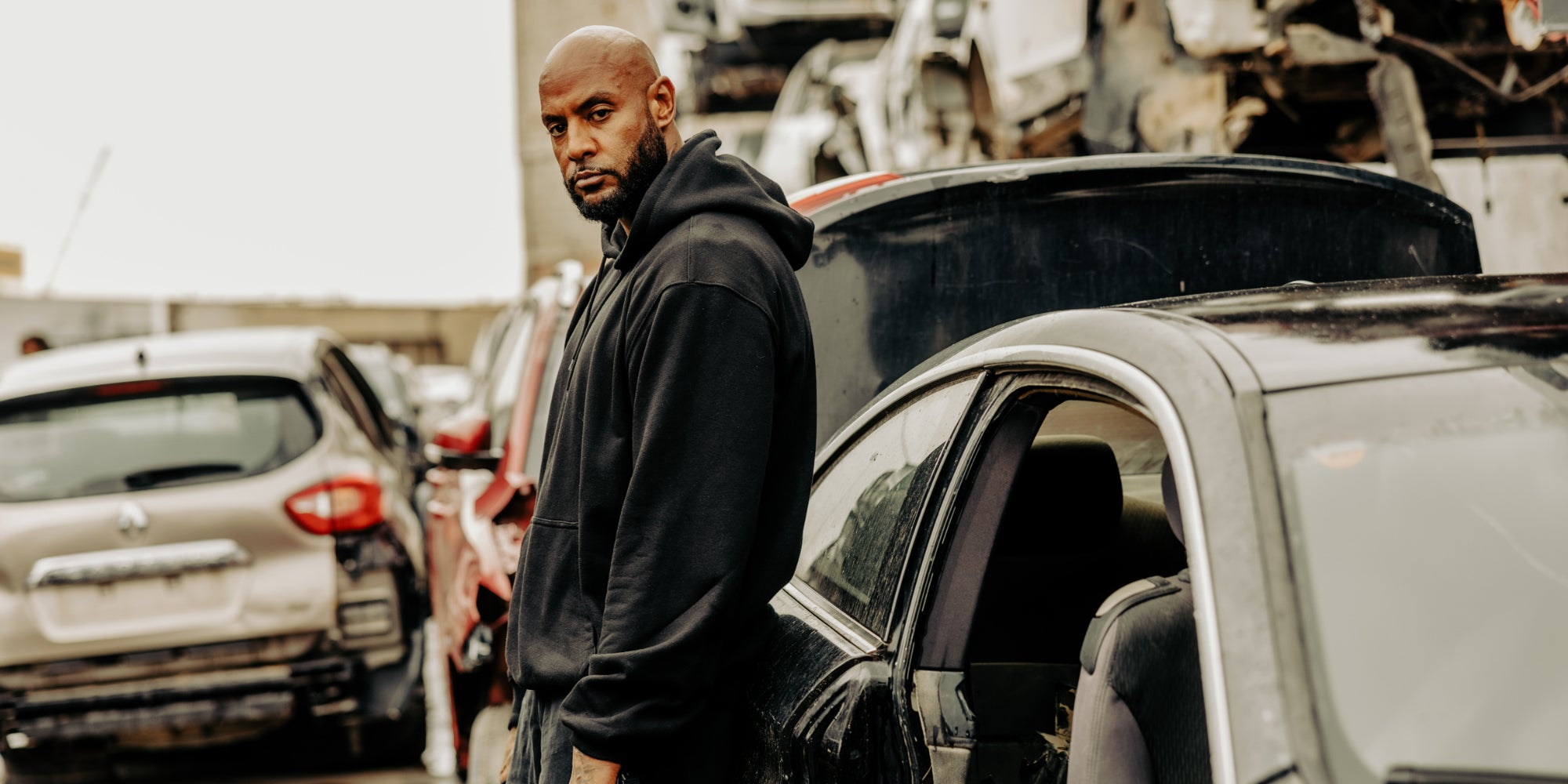 Booba sur le tournage de la série ''Ourika'', à découvrir le 28 mars prochain sur Prime Video.