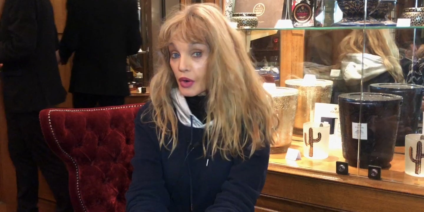 Arielle Dombasle lors de sa rencontre avec SFR Actus.