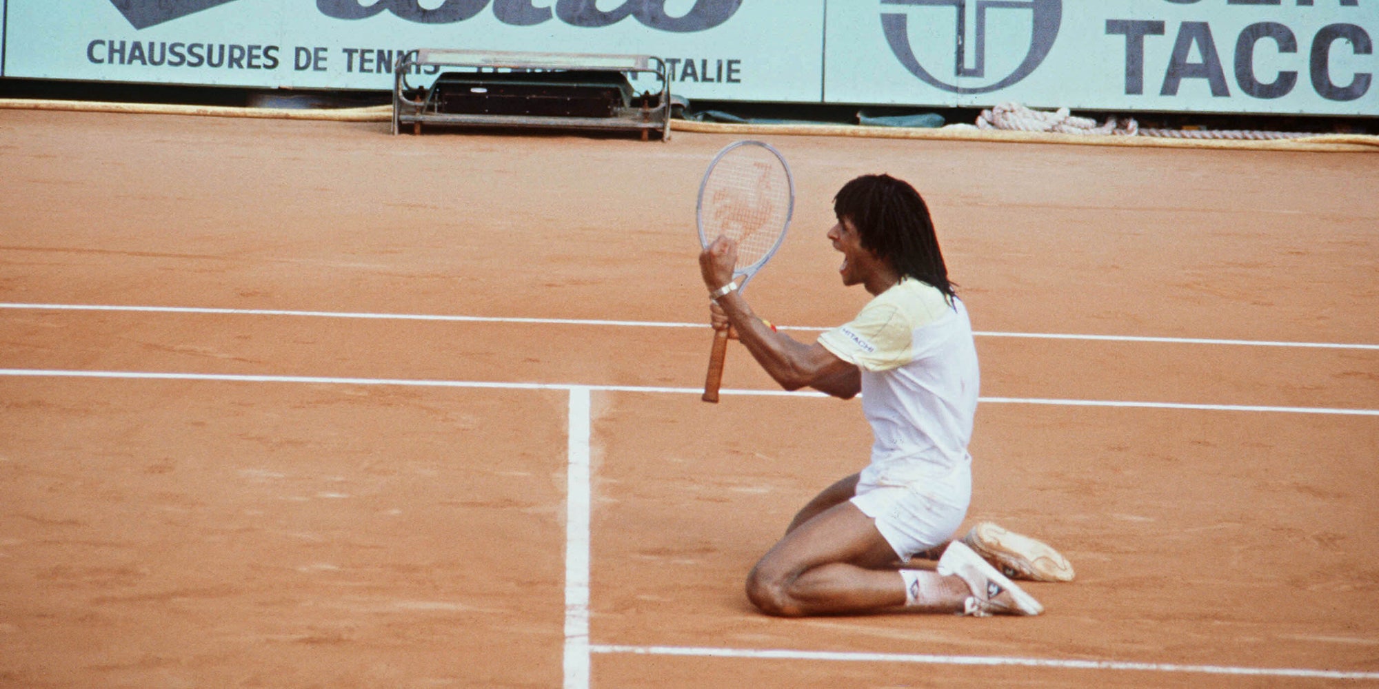 Yannick Noah à sa victoire contre Mats Wilander en finale de Roland-Garros, à Paris, le 5 juin 1983.