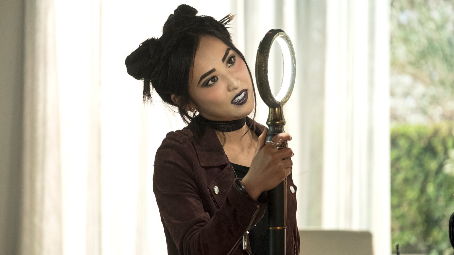 La puissante Nico Minoru et son sceptre magique dans Marvel's Runaways La puissante Nico Minoru et son sceptre magique dans Marvel's Runaways