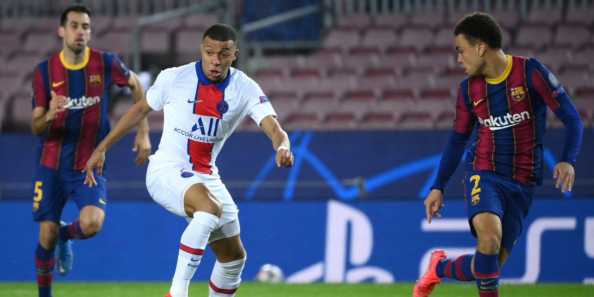 Kylian Mbappé, insaisissable face au Barça au match aller des huitièmes de finale de Ligue des Champions, joué au Camp Nou le 16 février 2021.