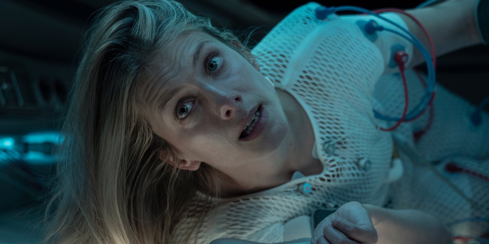 Mélanie Laurent, enfermée dans une capsule cryogénique de la taille d'un cercueil dans "Oxygène"...