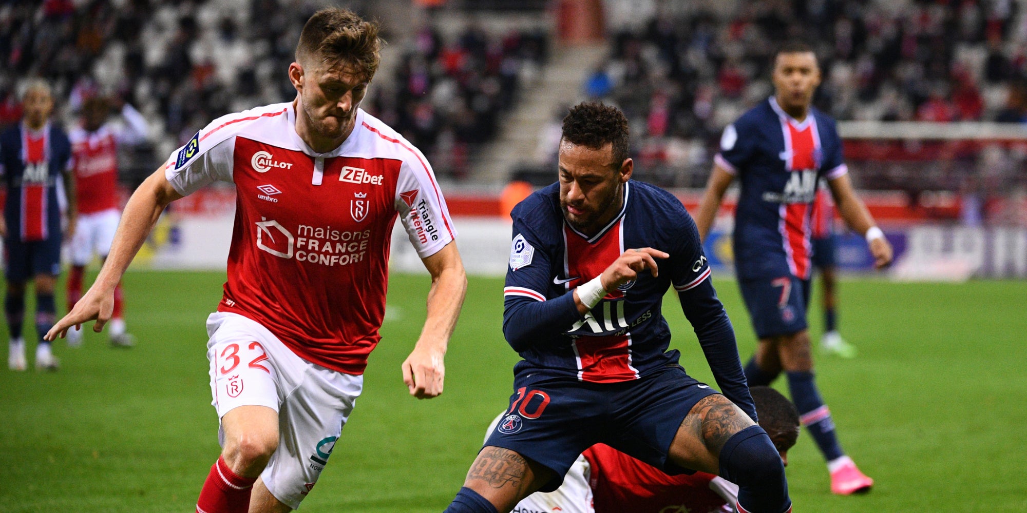 Neymar à la lutte avec Thomas Foket lors de Reims-PSG, le 27 septembre 2020