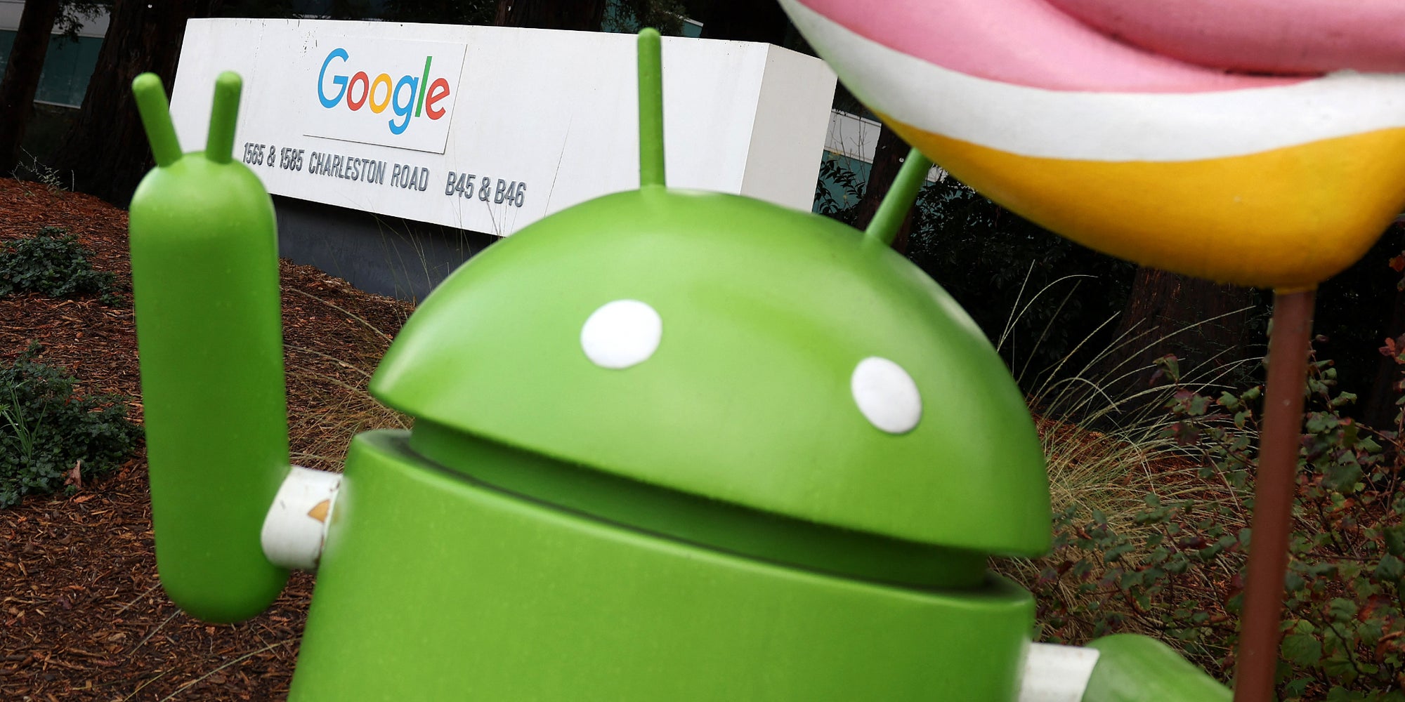 La mascotte d’Android au siège de Google, le 19 décembre 2023 à Mountain View, en Californie. 