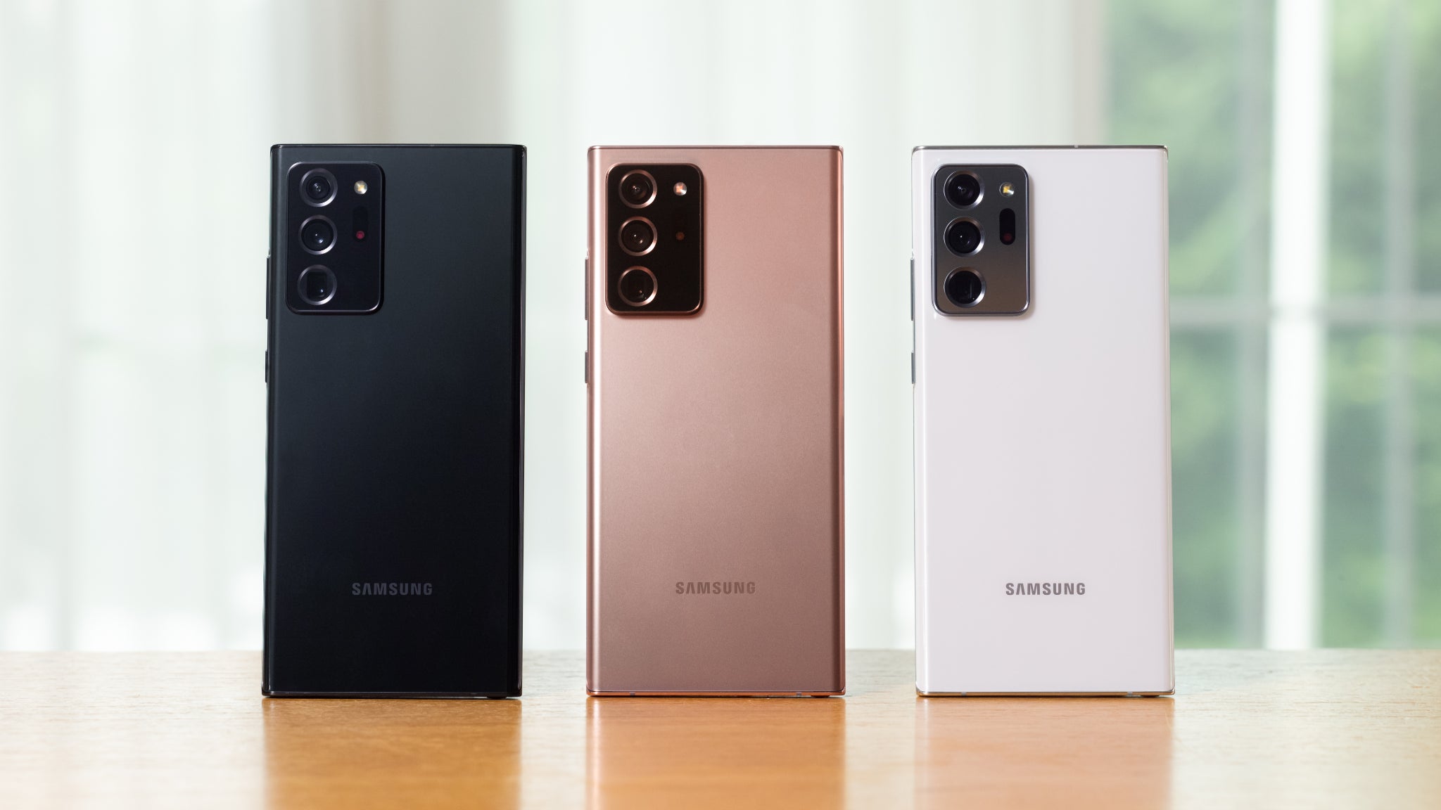 Ces Samsung sont posés à la verticale, ce qui évite les problèmes, certes, mais n'est pas très pratique.