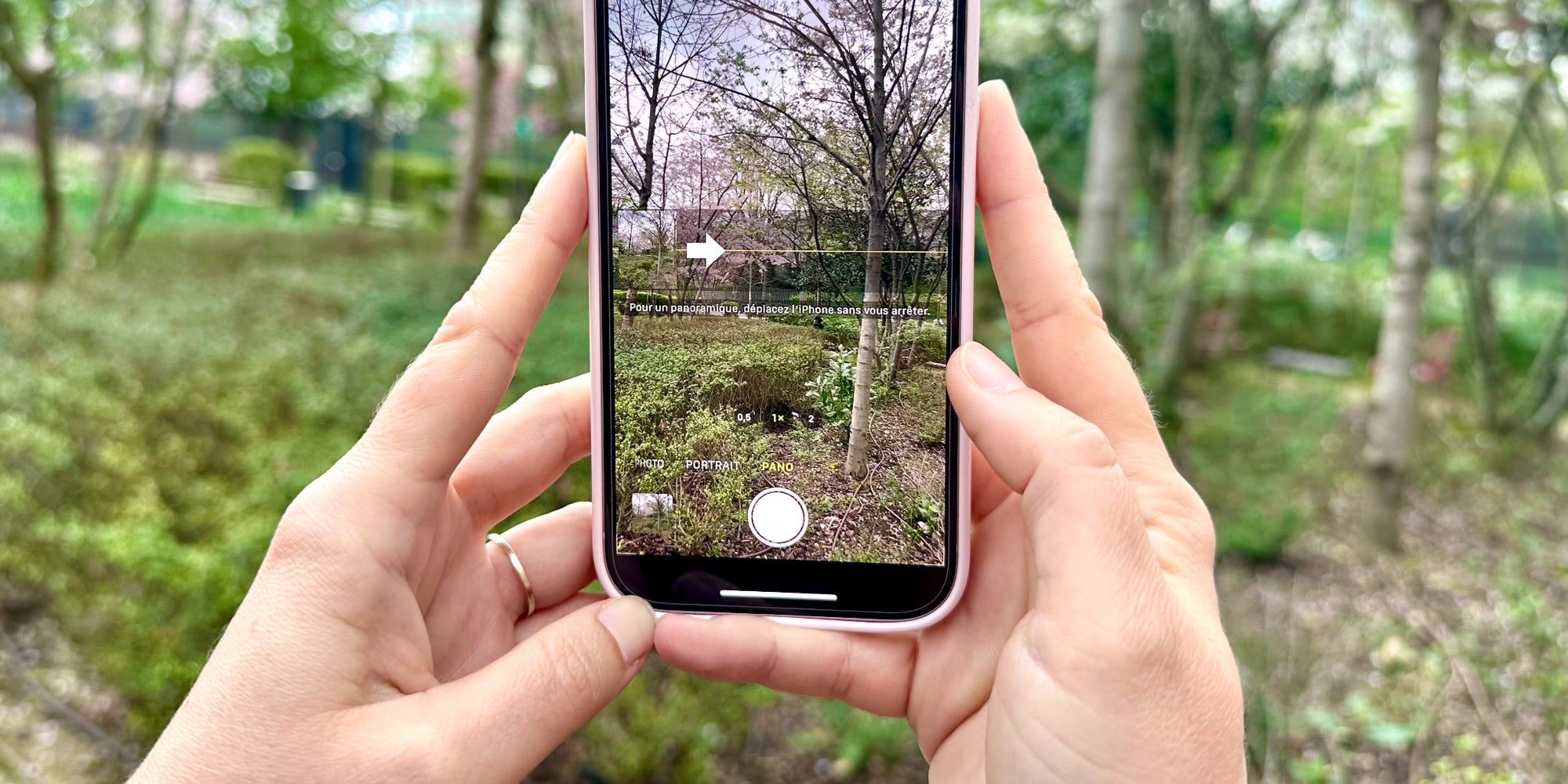 Le mode "Pano", arrivé en 2012 avec iOS 6, est bien sûr toujours présent sur iOS 17 et, ici, l'iPhone 15.