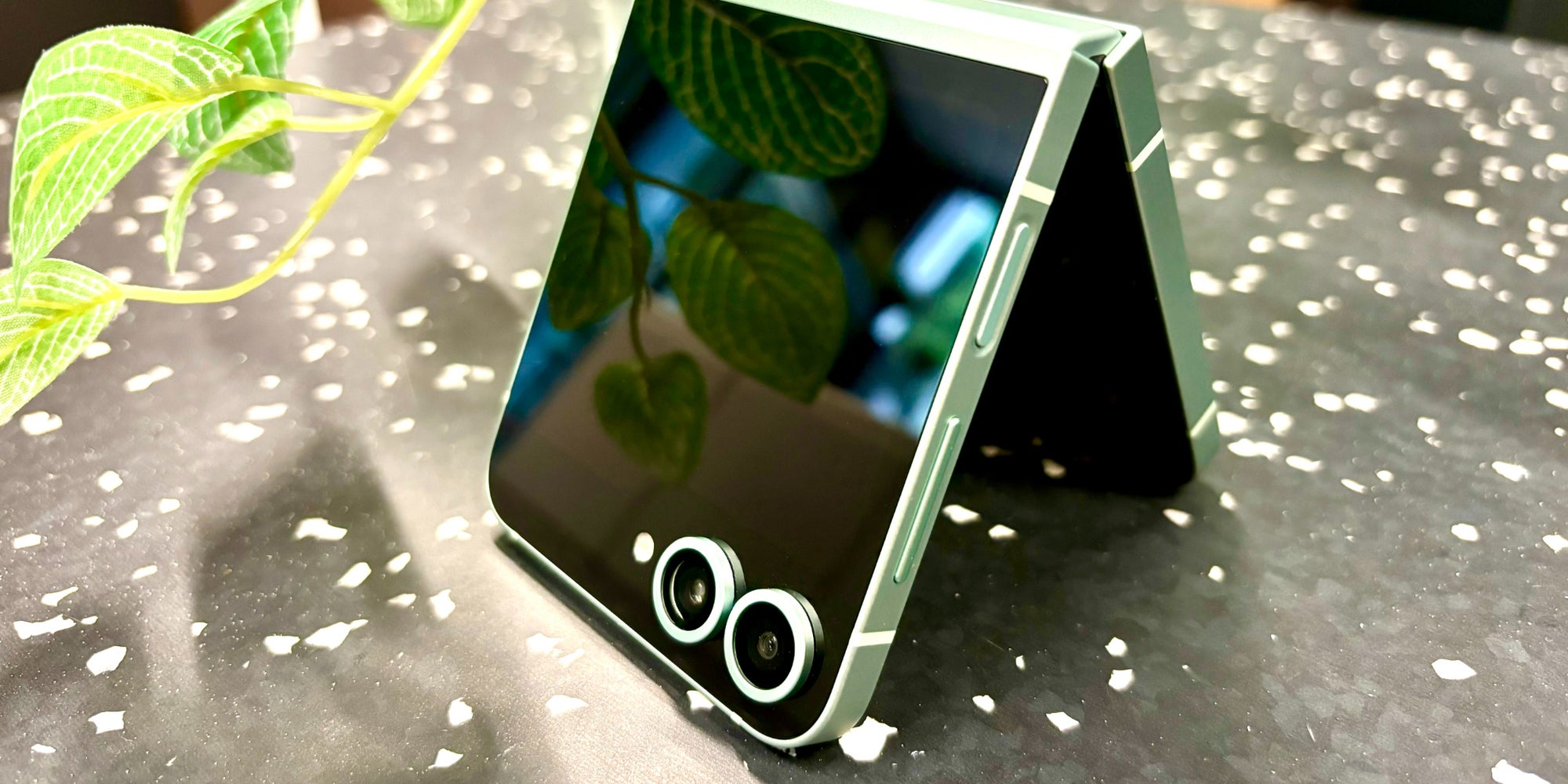 Le Samsung Galaxy Z Flip7 sera-t-il complétement différent du Galaxy Z Flip6 (en photo) ?