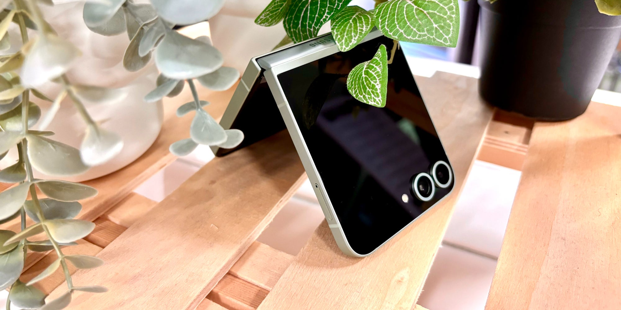 À quelques jours de Noël, le Samsung Galaxy Z Flip6 est proposé à petit prix chez SFR !