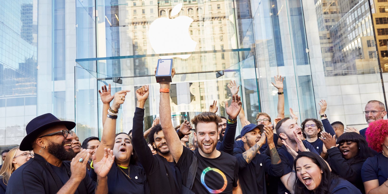 Les premiers acheteurs de l'iPhone 11 lors de l'ouverture de l'Apple Fifth avenue à New York.