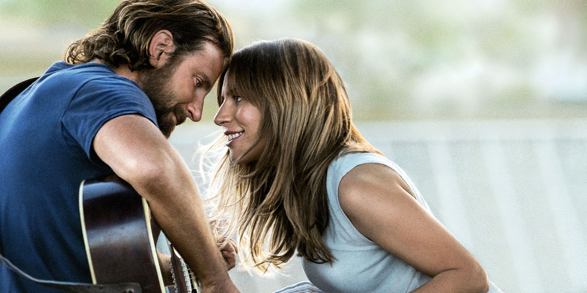 Tombez sous le charme de Bradley Cooper et Lady Gaga dans "A star is born".