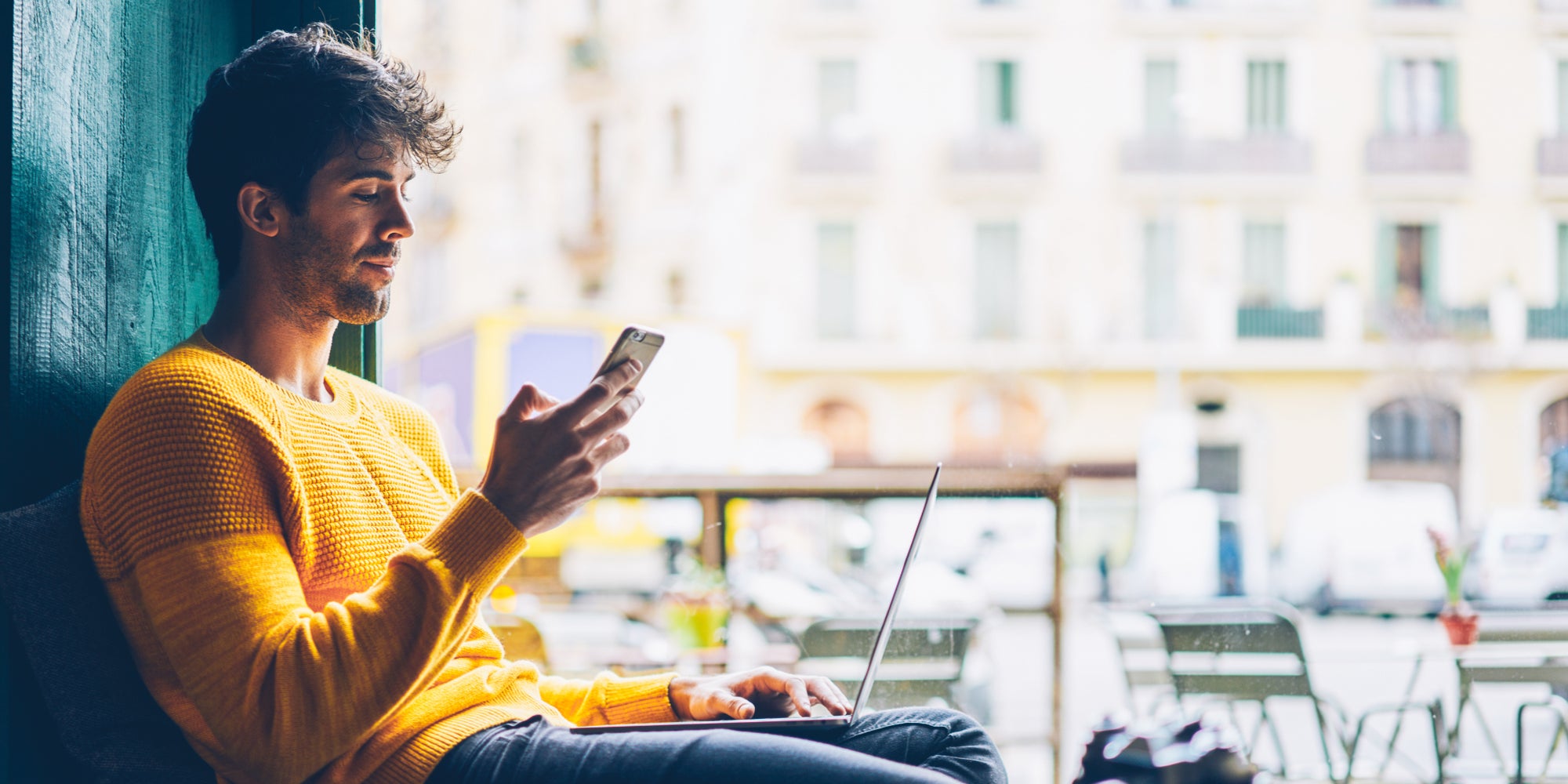 Un récent rapport démontre que l'on devient de plus en plus accros à nos smartphones...