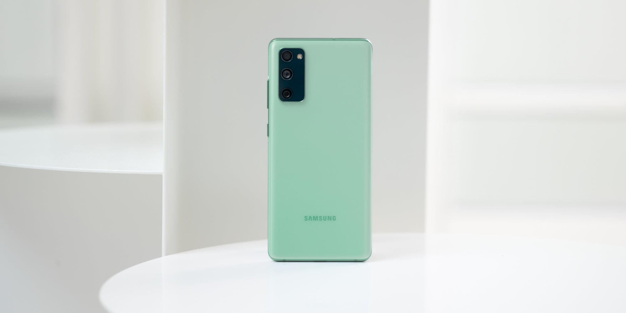 Après le succès du Galaxy S20 FE (en photo), tout le monde attend avec impatience l'arrivée de son successeur...