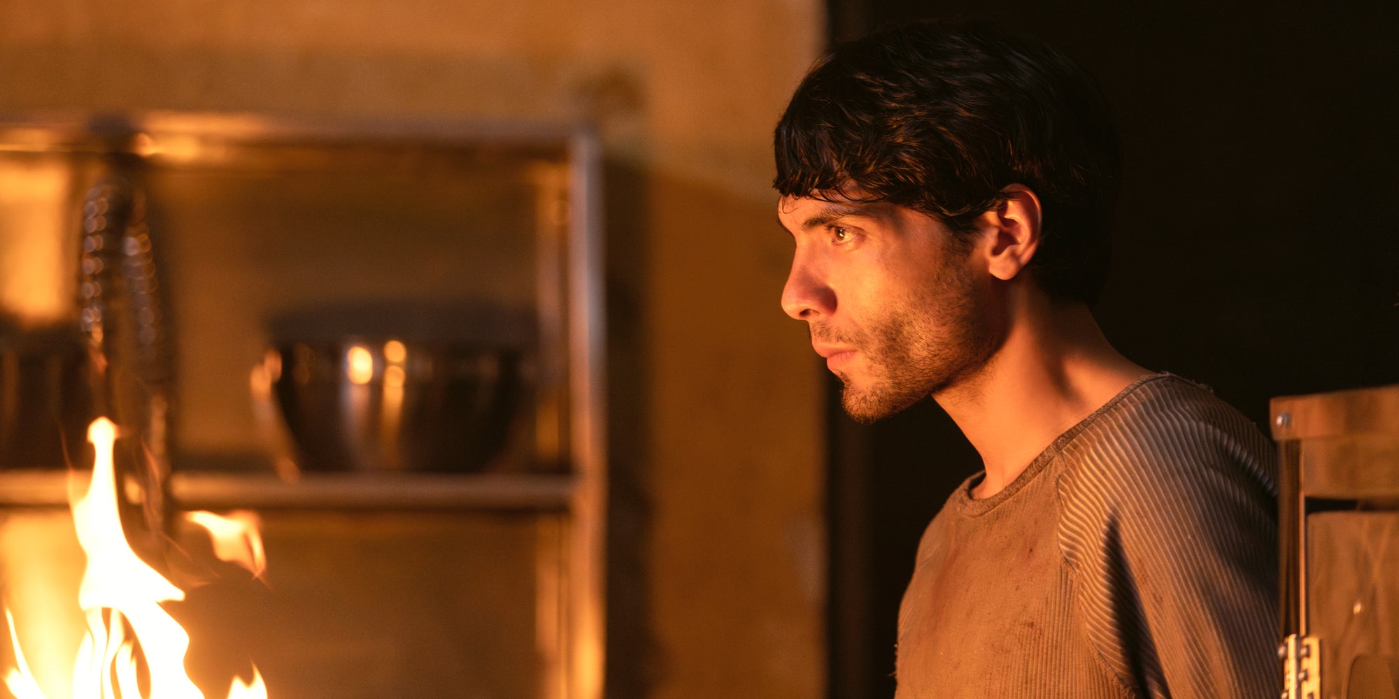 Diego Calva interprète Juan Olvera dans la série "Cellule 211" (Celda 211) sur Netflix. 