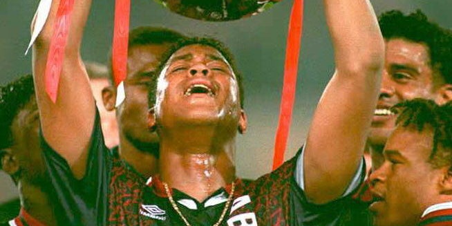 Frank Rijkaard et les joueurs de l'Ajax Amsterdam à Vienne, à la fin de la finale de Ligue des Champions contre le Milan AC, le 24 mai 1995