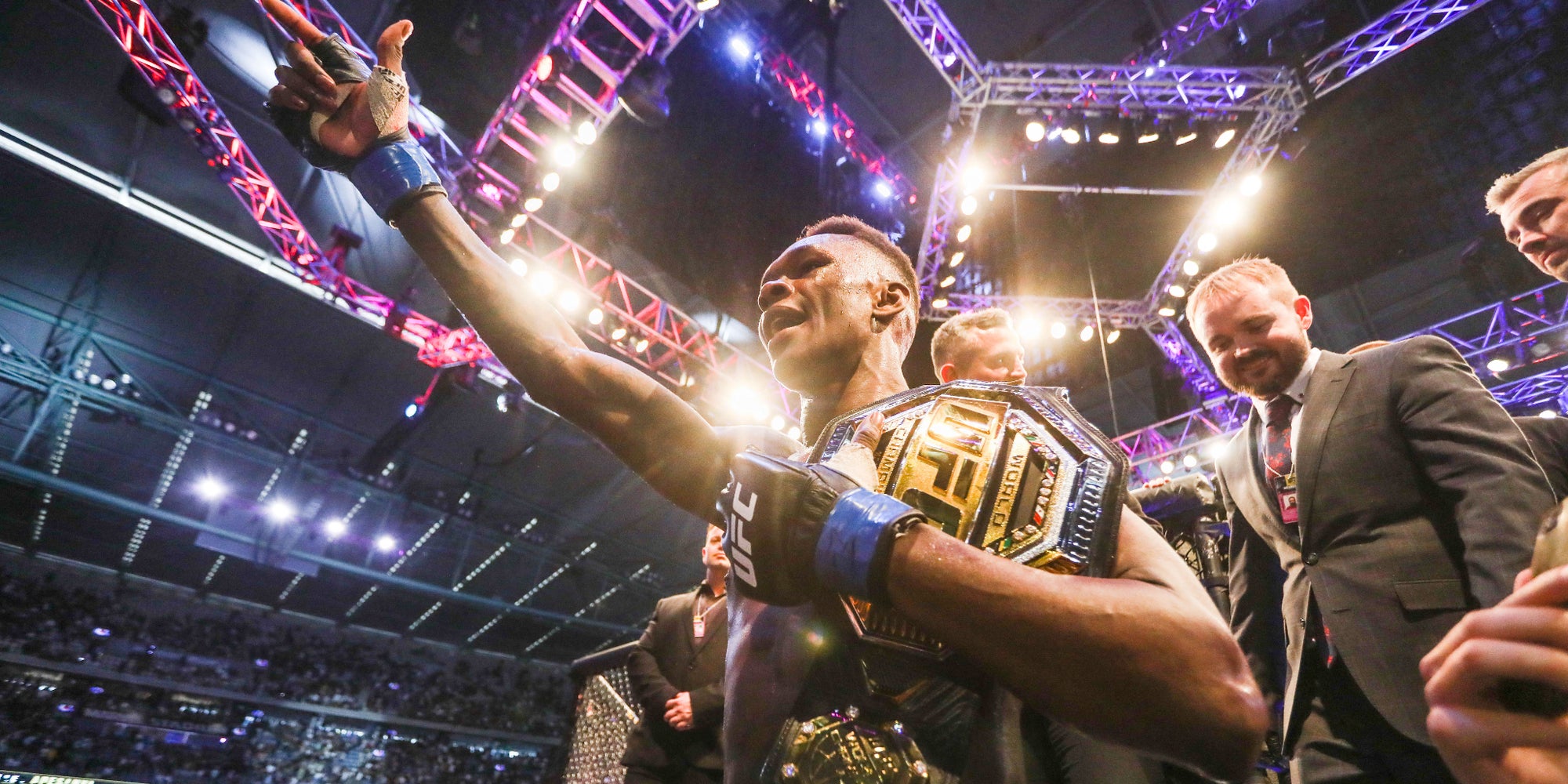 Israel Adesanya, champion des poids moyens depuis sa victoire face à Robert Whittaker durant l'UFC 243, à Melbourne, le 6 octobre 2019.