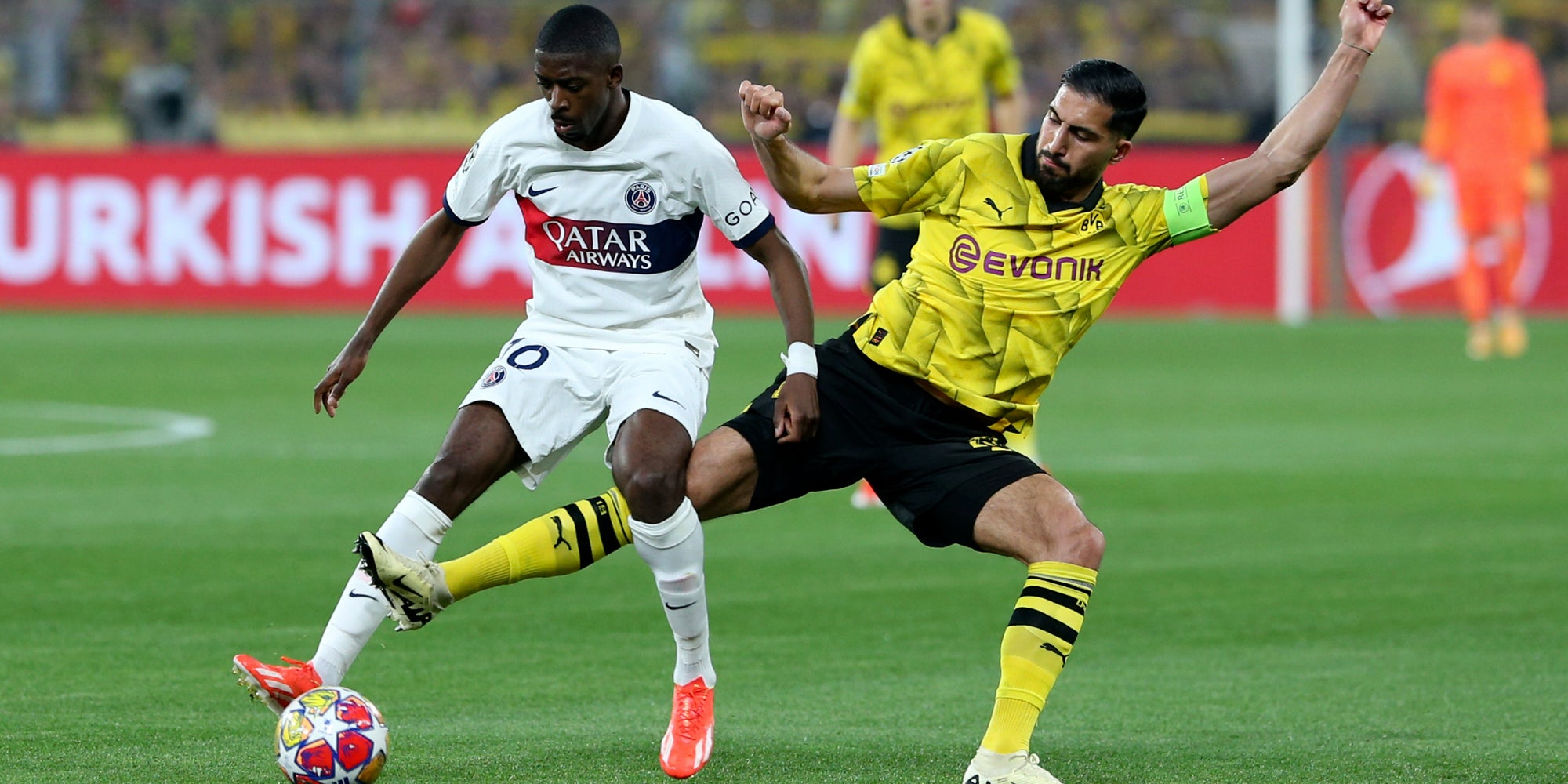 Ousmane Dembélé et Emre Can lors de la demi-finale aller entre Dortmund et le PSG, le 1er mai 2024 au Signal Iduna Park (Dortmund).