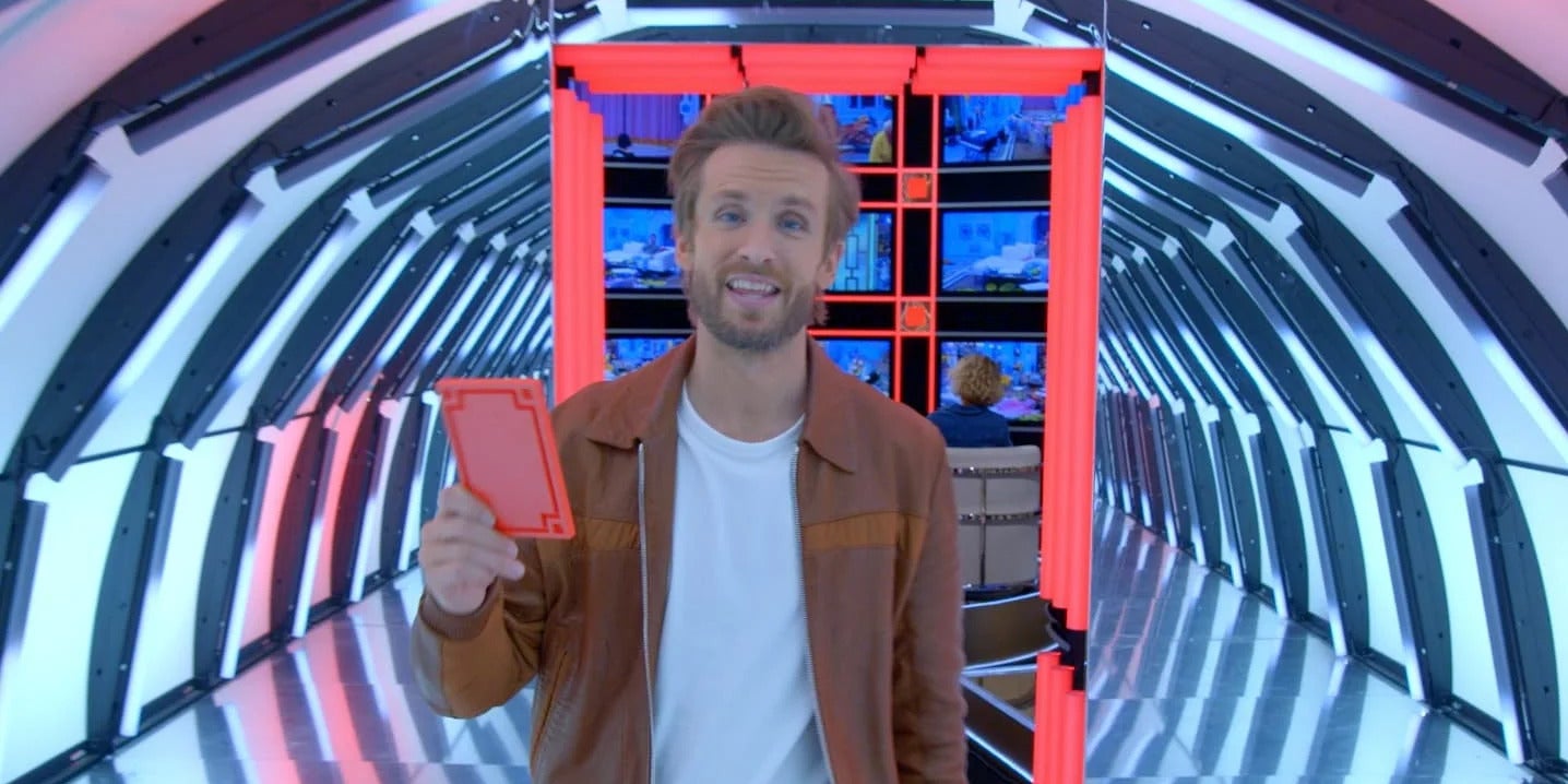 Philippe Lacheau reste l'incontournable présentateur de ''LOL : qui rit, sort !'' pour cette cinquième saison. 