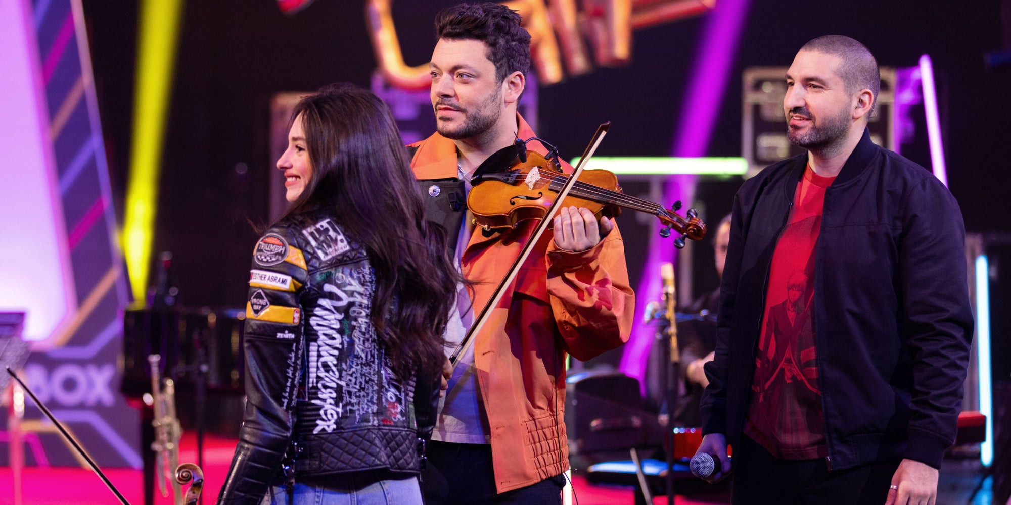 Ibrahim Maalouf et Kev Adams sur le tournage d'IMPROBOX, la nouvelle émission musicale inédite de Canal+.