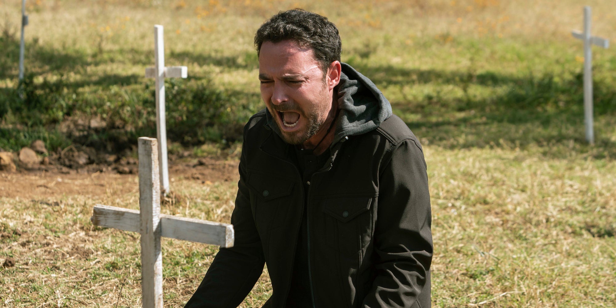 Tous les téléspectateurs devant le cliffhanger du dernier épisode de "Qui a tué Sara ?"...