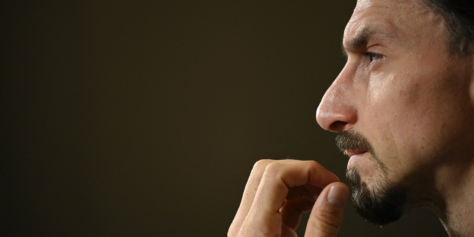 Zlatan Ibrahimovic lors d'une conférence de presse avant un match de qualification pour la Coupe du Monde 2022, à Stockholm, le 22 mars 2021.