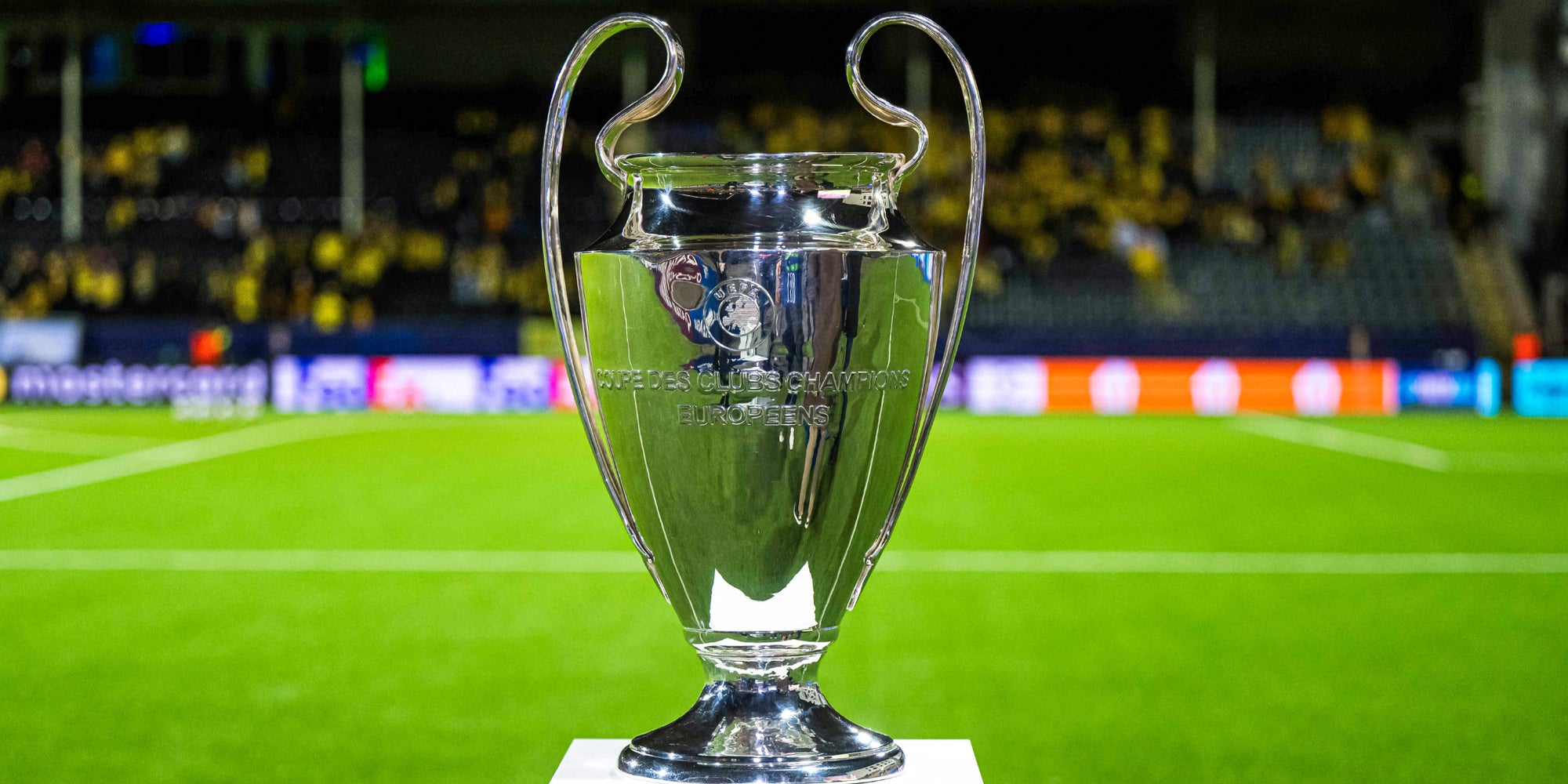 Le trophée de la Ligue des Champions présenté au Aspmyra Stadion avant le match opposant Bodø/Glimt à Tottenham, le 30 septembre 2025.