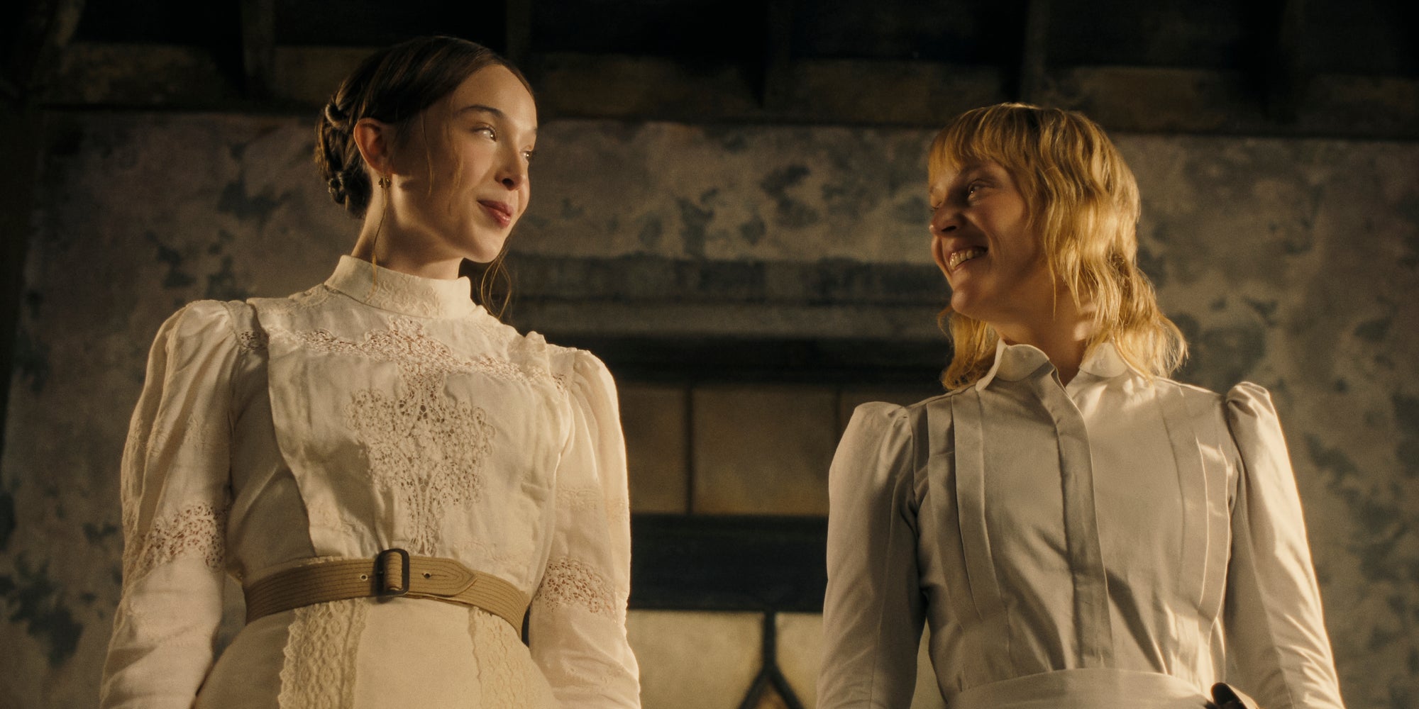 Ella Beatty et Vicky Krieps dans "Monstre : L’Histoire de Lizzie Borden".