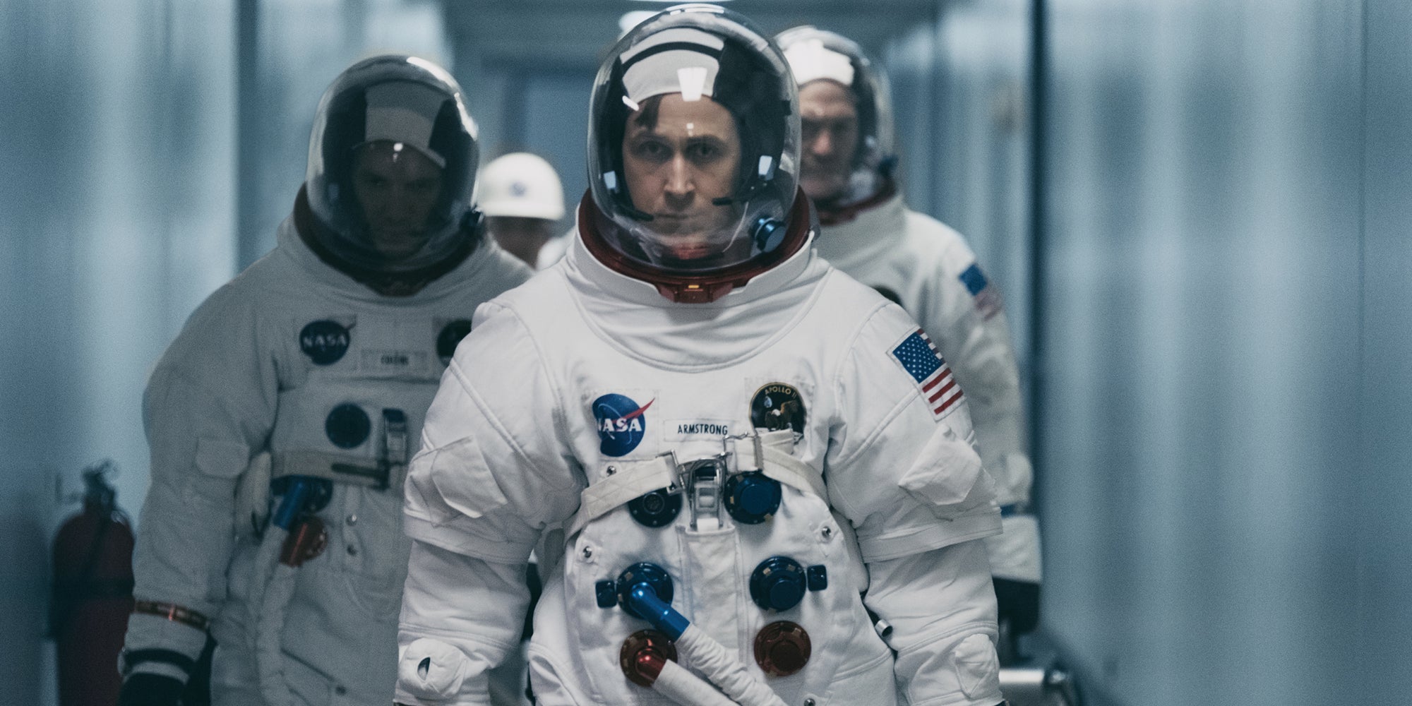 Ryan Gosling enfile la combinaison spatiale de Neil Armstrong dans "First Man".