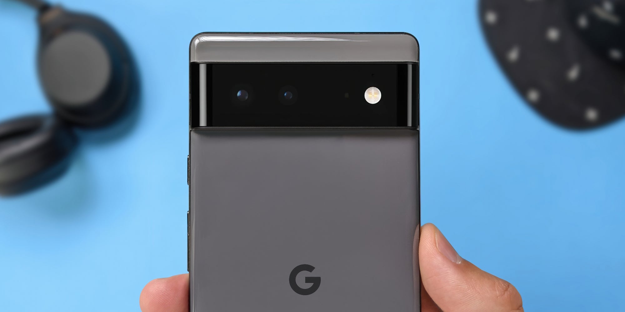 Le Google Pixel 6 et son imposant appareil photo, pour un design original et audacieux.