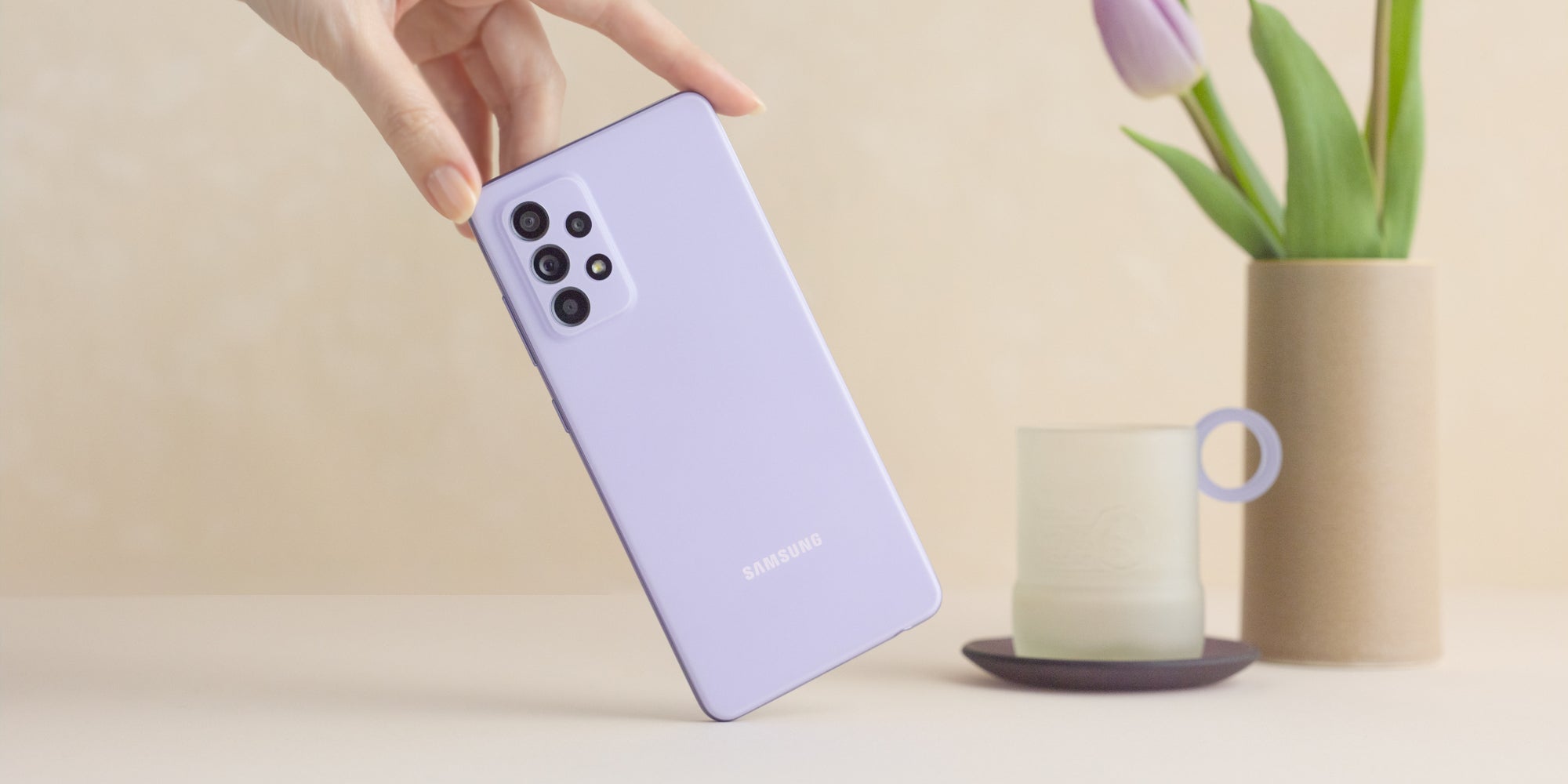 Décliné en 4 coloris, le Galaxy A52 5G de Samsung ne manque pas d'élégance !