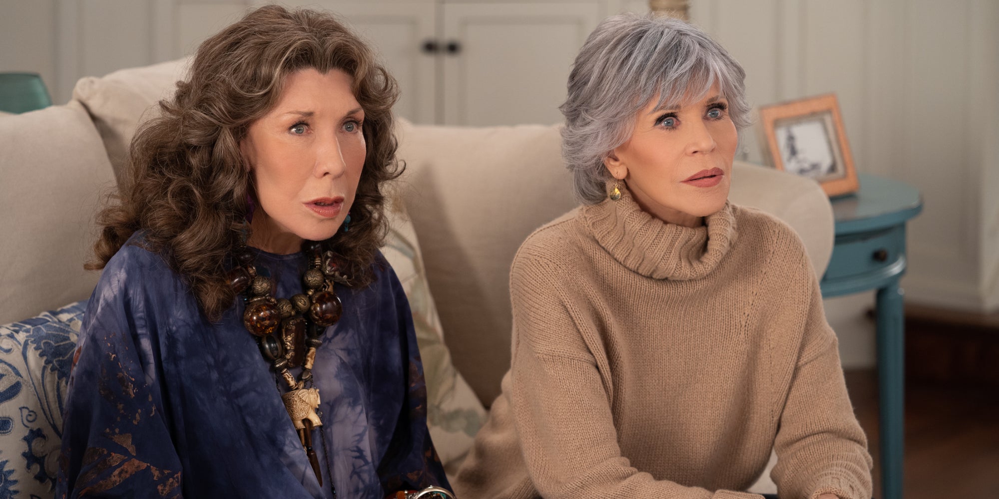 Lily Tomlin (Frankie) et Jane Fonda (Grace) dans la saison 7 de Grace et Frankie sur Netflix