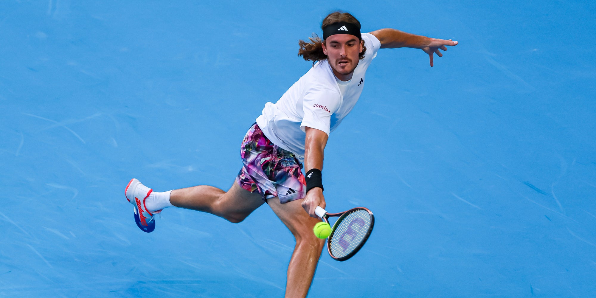Stefanos Tsitsipas lors de son match en 8es de l'Open d'Australie face à Jannik Sinner, à Melbourne, le 22 janvier 2023.