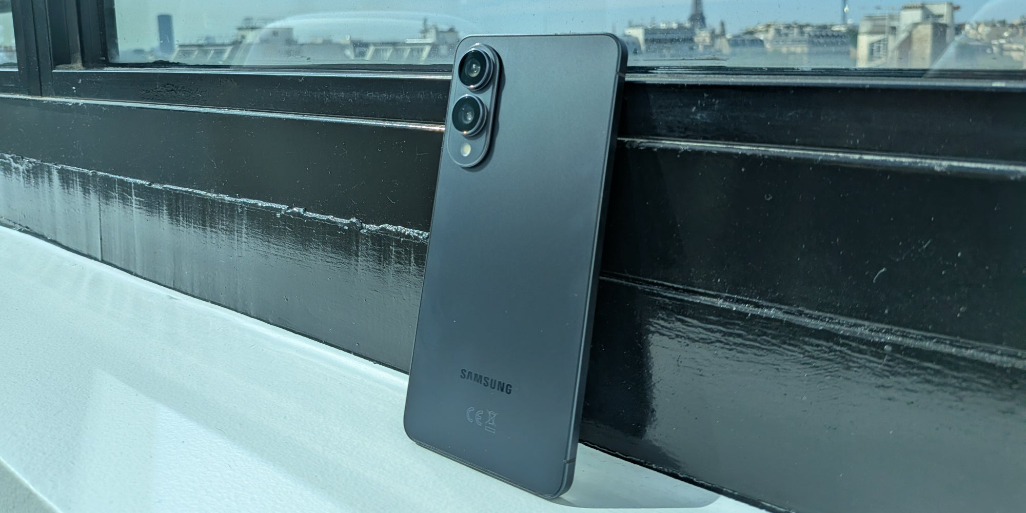 Le dernier smartphone de Samsung bat des records de finesse avec extrêmement peu de compromis