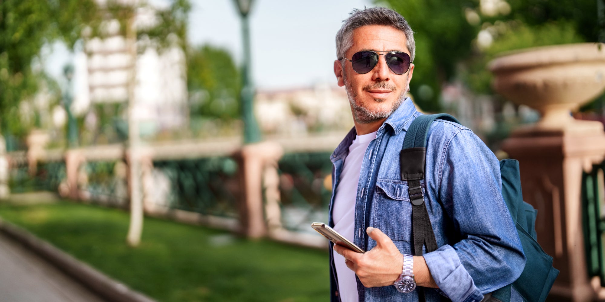 Avec le Pack Séjour USA/Canada/Mexique de SFR, restez connecté sans vous soucier du hors forfait pendant votre voyage !