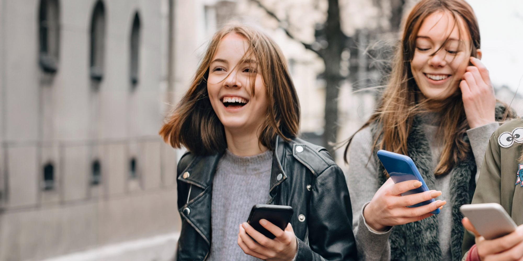 Découvrez le forfait 2H 100 Mo 4G+ de SFR, idéal pour faire ses premiers pas avec son tout premier smartphone ! 