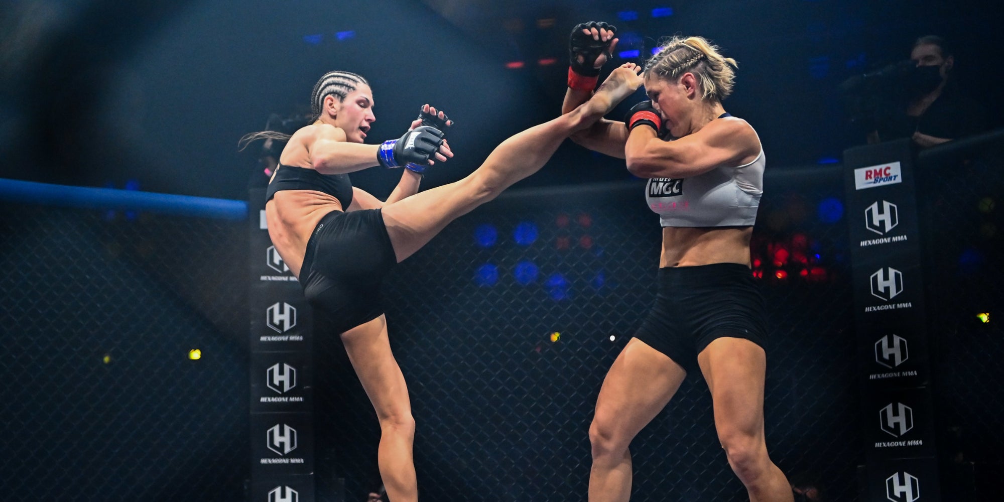 La Française Laëtitia Blot lors de son combat face à la Lituanienne Ernesta Kareckaitw pour l'Hexagone MMA 2, au Zénith de Paris, le 30 octobre 2021.