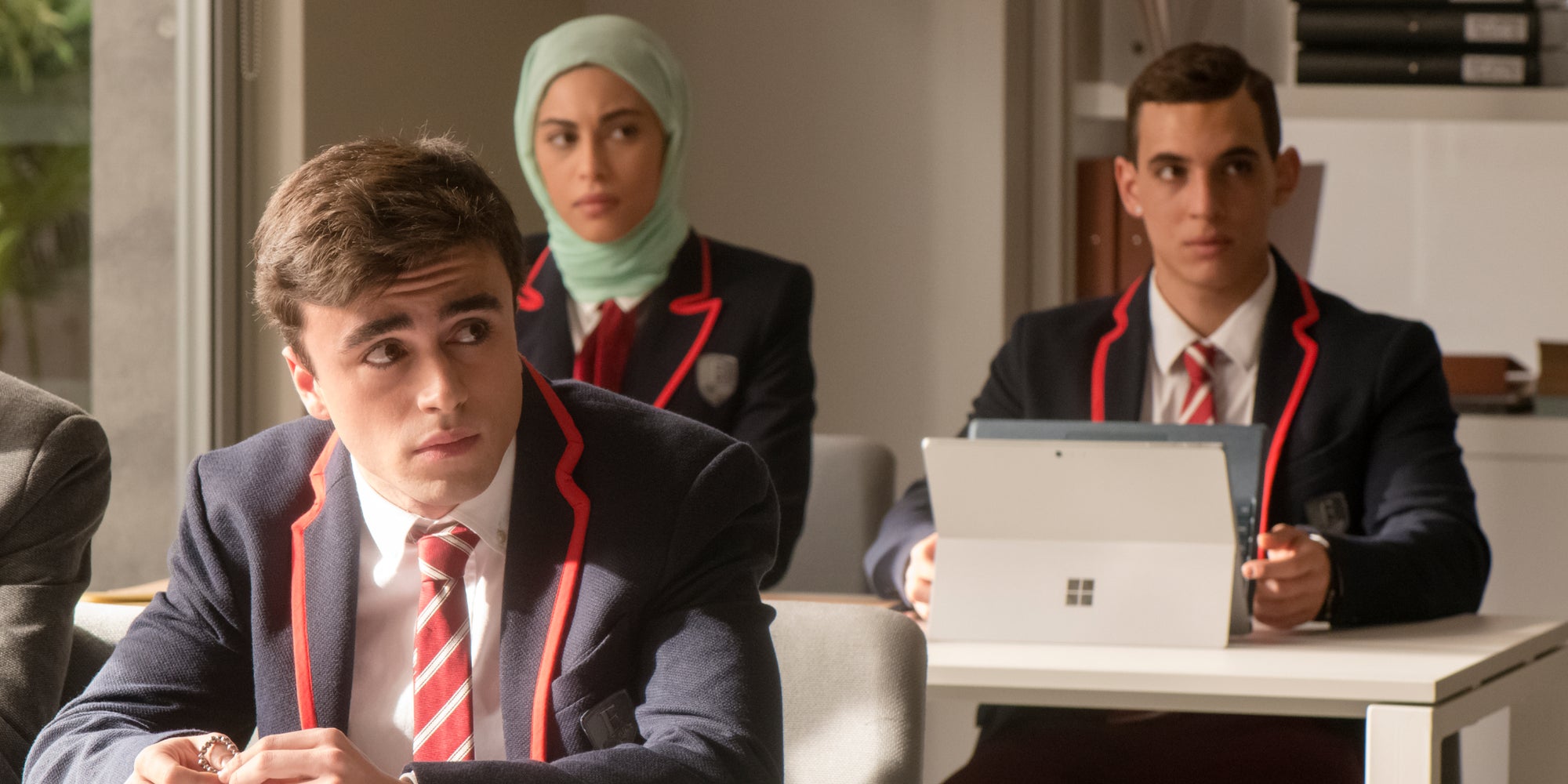 Itzan Escamilla, Mina El Hammani, Miguel Herran dans la série Élite.