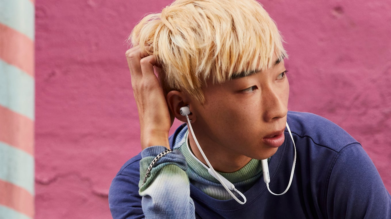 Les Beats Flex se portent facilement et sont très confortables.