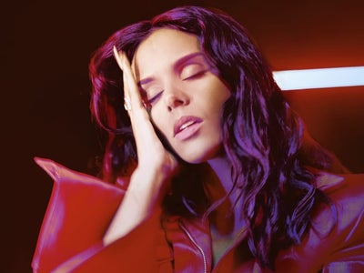 Shy'm de retour avec BOY, un clip et une surprise