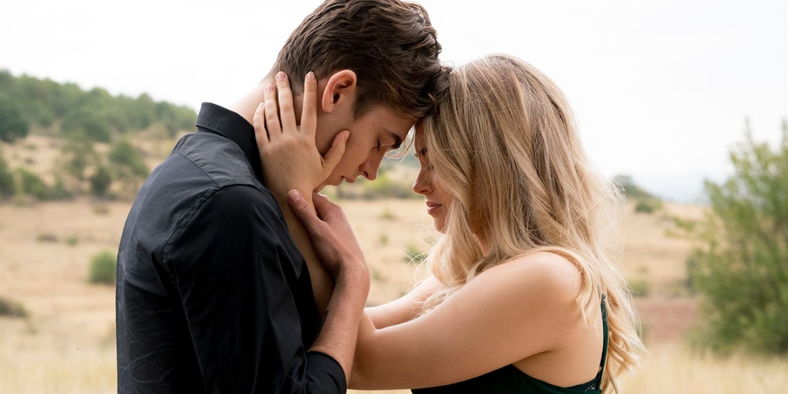 Hero Fiennes Tiffin (Hardin) et Josephine Langford (Tessa) dans "After : Chapitre 4".