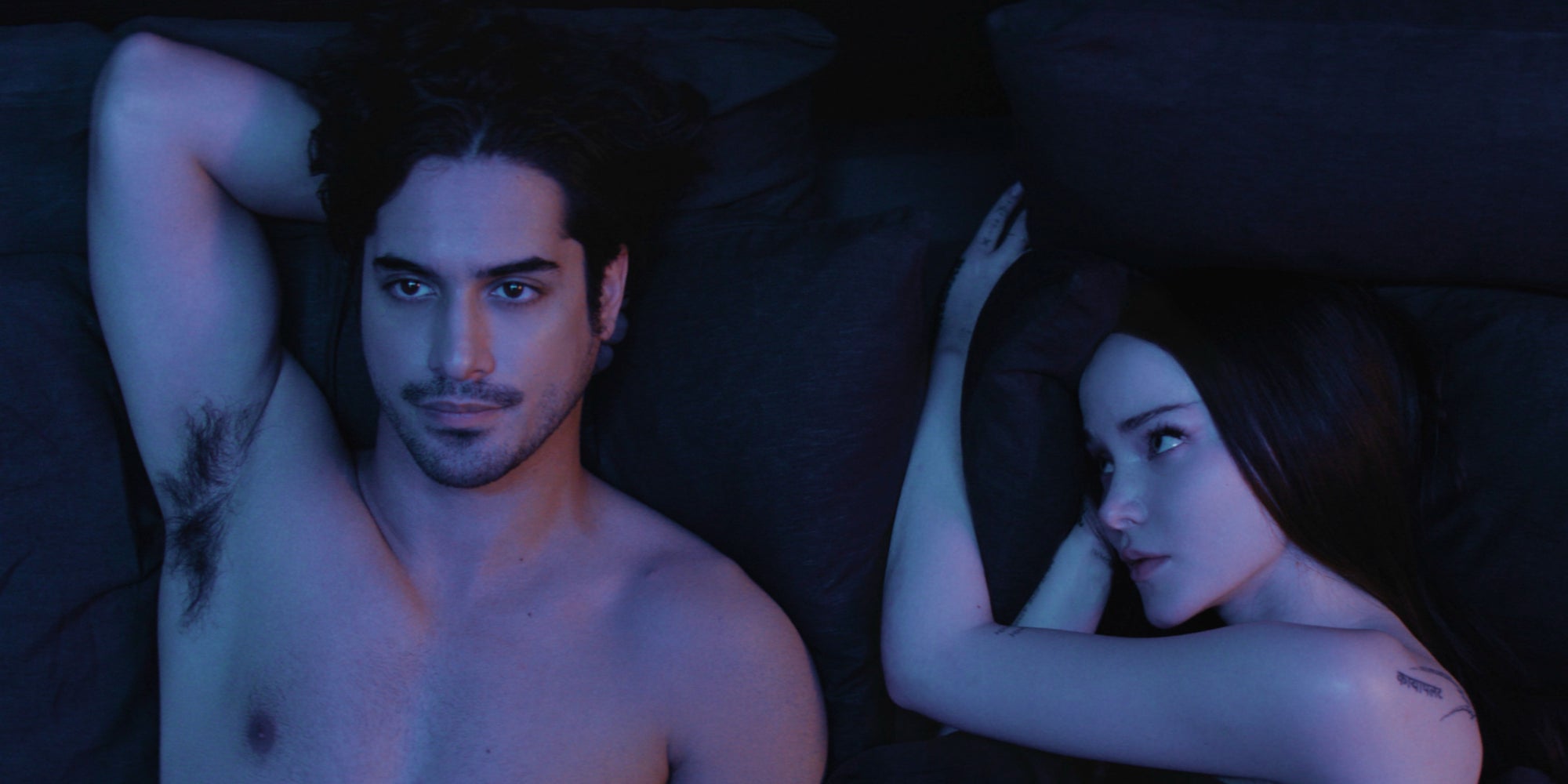 Retrouvez Dove Cameron dans le rôle de Ciara Wyse et Avan Jogia dans celui d'Oliver Kennedy, dans la série "56 Jours" sur Prime Video.