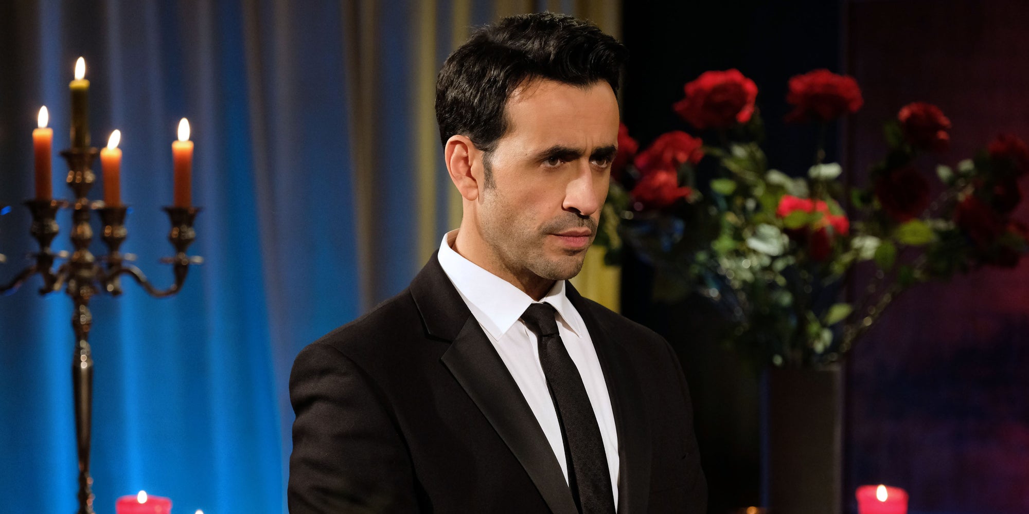 Jonathan Cohen interprète un Bachelor incroyable dans La Flamme, la nouvelle série Canal+