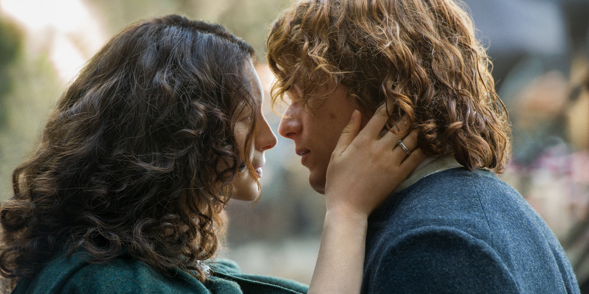 Caitriona Balfe (Claire) et Sam Heughan (Jamie) partagent des scènes très intimes dans "Outlander".