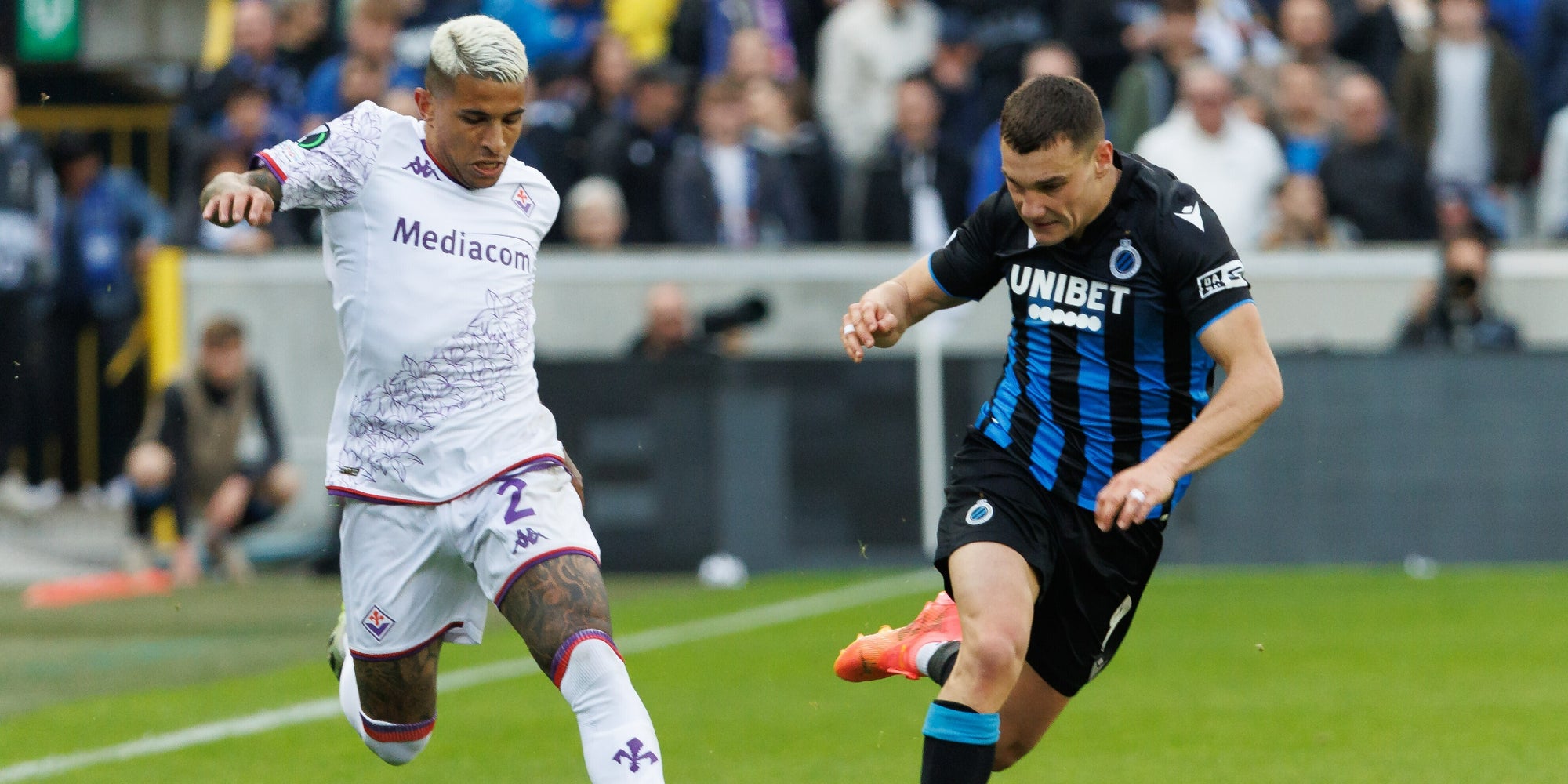 Le Brésilien Dodô lors de la demi-finale retour de Ligue Europa Conférence entre la Fiorentina et le FC Bruges, le 8 mai 2024 au Stade Jan Breydel (Bruges). 