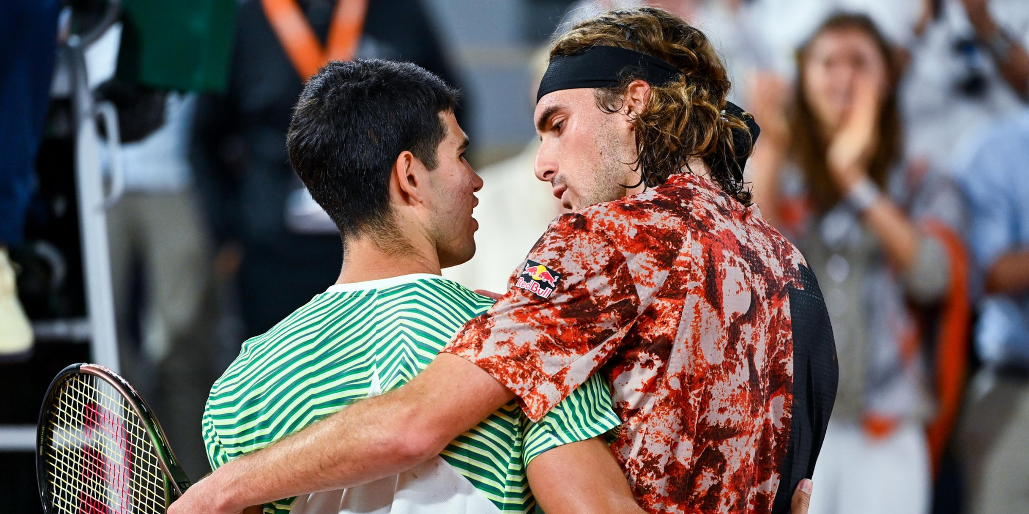 Carlos Alcaraz et Stéfanos Tsitsipás lors du quart de finale de Roland-Garros, le 6 juin 2023, à Paris.