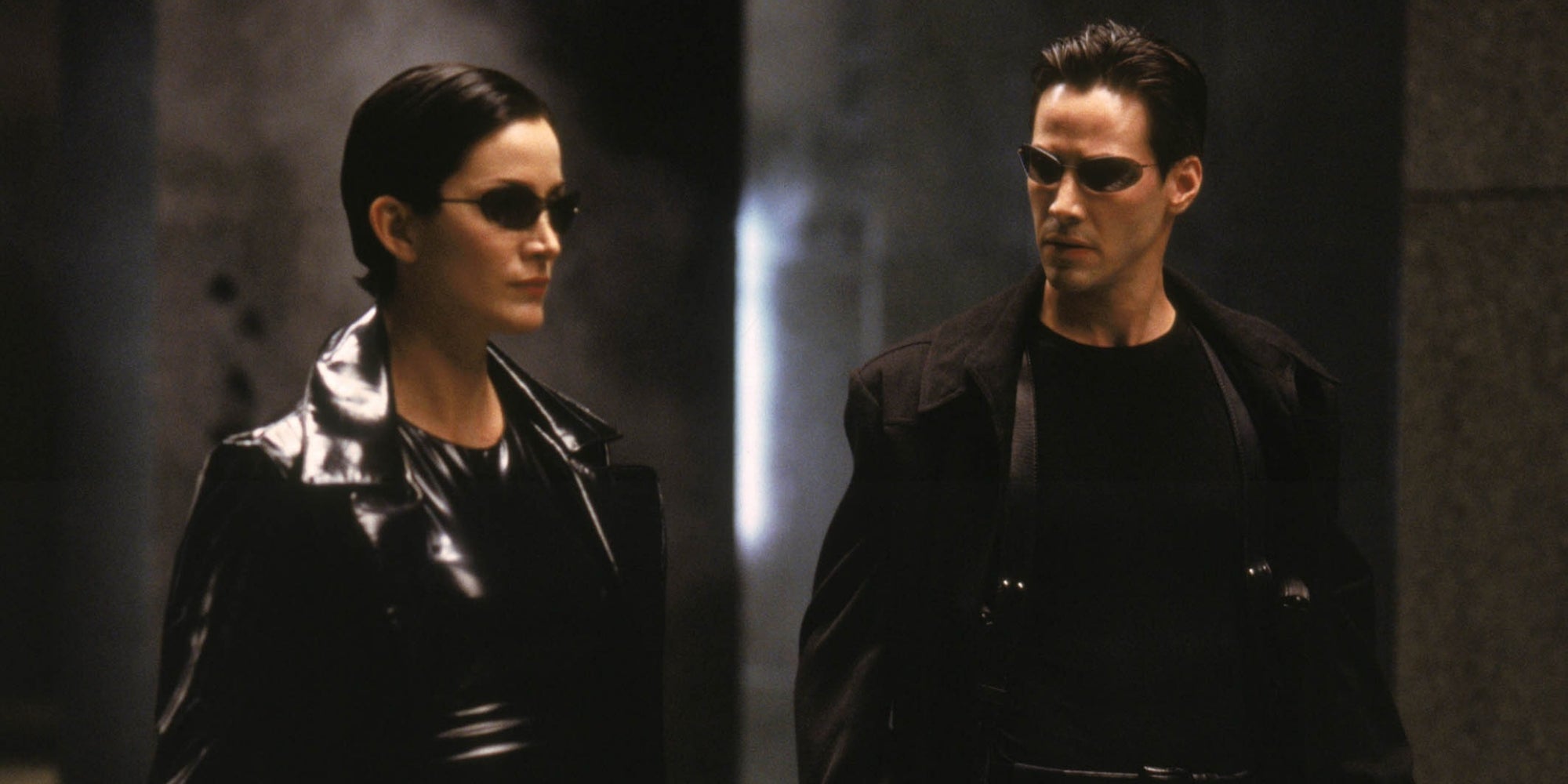 Keanu Reeves et Carrie-Anne Moss, les deux stars du film Matrix sorti en 1999.