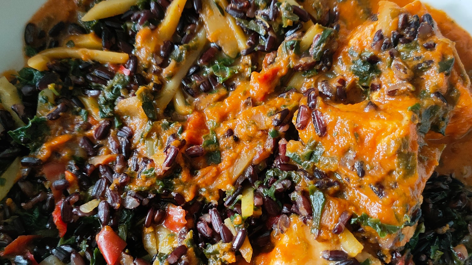 Les influenceurs seront ravis d'apprendre que l'OPPO Reno4 pro fait de jolies photos des repas