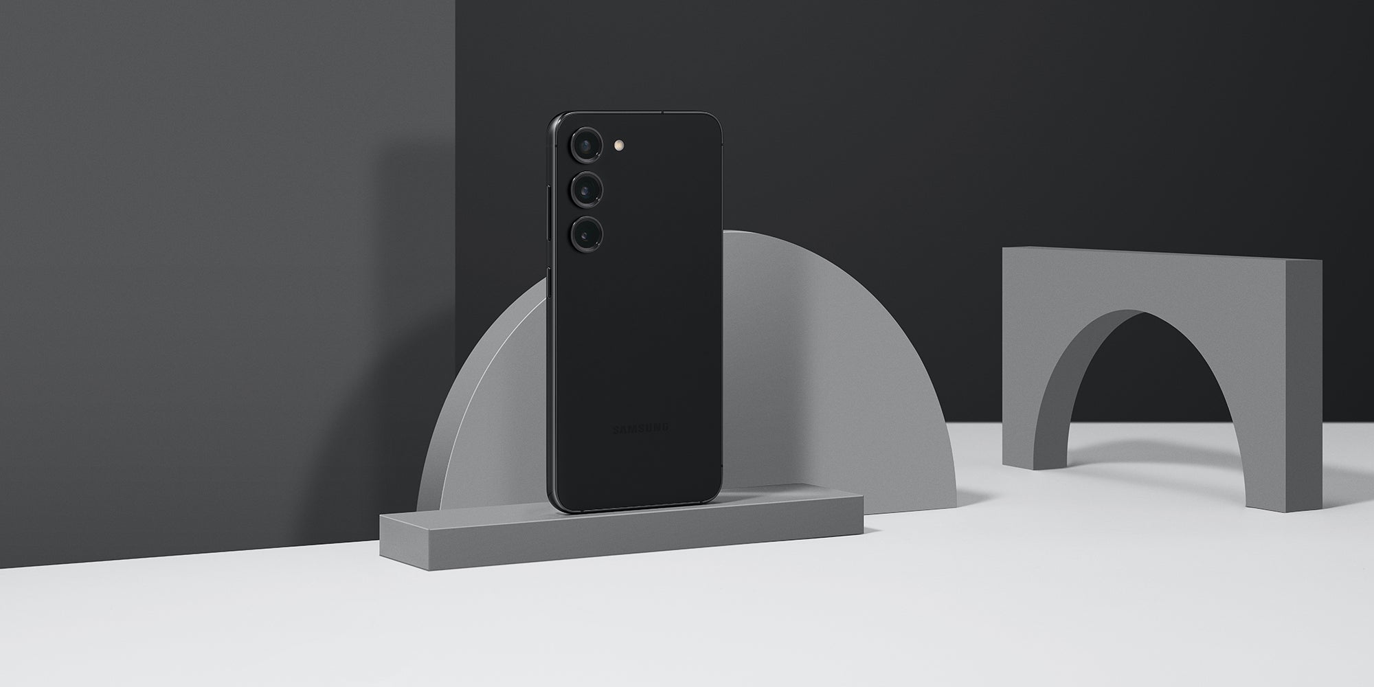 Le superbe Samsung Galaxy S23 est disponible en noir, mais aussi en blanc crème, vert et lavande chez SFR.