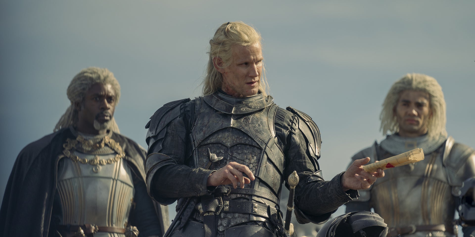 Ser Vaemond Velaryon (Wil Johnson), Daemond Targaryen (Matt Smith) et Theo Nate ( Laenor Velaryon) dans la première saison de "House of the Dragon".