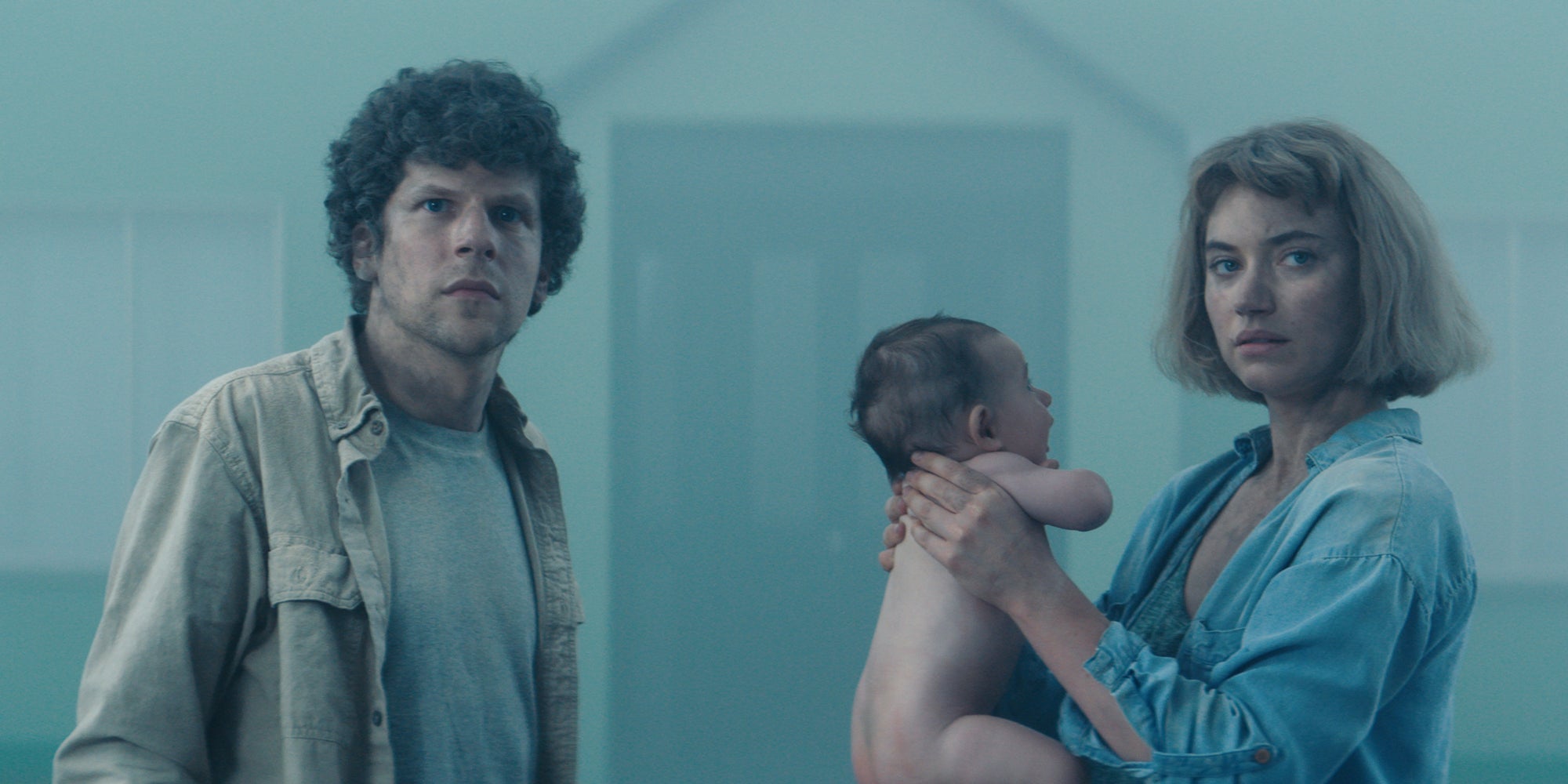 Jesse Eisenberg et Imogen Poots dans Vivarium.