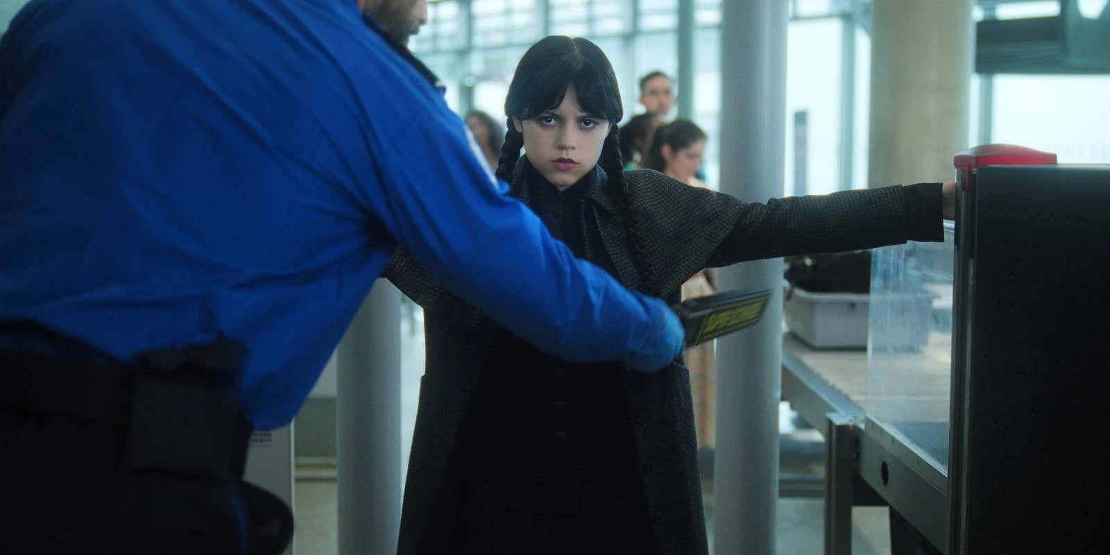 Jenna Ortega campe le rôle de Mercredi Addams, dans la série qui est dédiée au personnage sur Netflix.